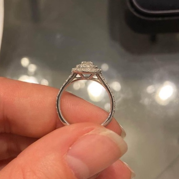 Tiffany engagement ring size 4 - Picture 7 of 9